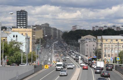 Москва. Автомобильное движение на Садовом кольце.