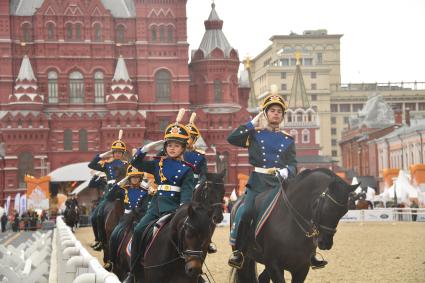 Москва.  Выступление воспитанников Кремлевской школы верховой езды.