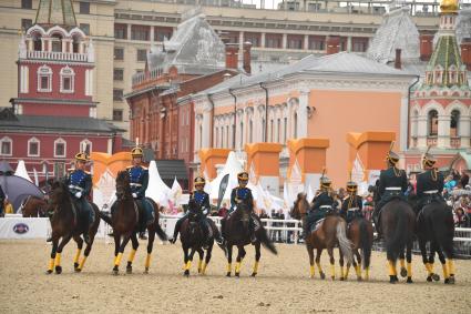 Москва.  Выступление воспитанников Кремлевской школы верховой езды.