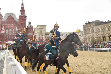 Москва.  Выступление воспитанников Кремлевской школы верховой езды.