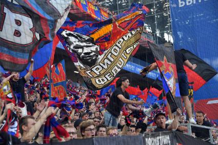 Москва. Болельщики ПФК ЦСКА на матче чемпионата России по футболу между командами ЦСКА (Москва) и `Спартак`(Москва).