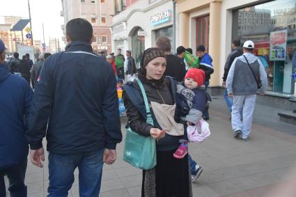 Москва. В день праздника жертвоприношения Курбан-Байрам на  одной из улиц города.