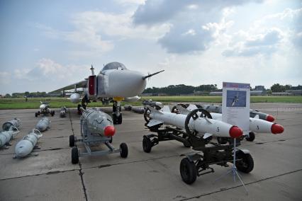 Новосибирск.  Самолеты СУ-24М  на Международном военно-техническом  форуме  `Армия-2017`.