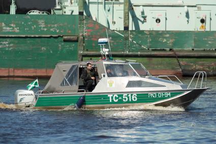 Санкт-Петербург. Таможенное судно ТС-516 во время масштабных  учений в акватории  морского порта `Усть-Луга`.