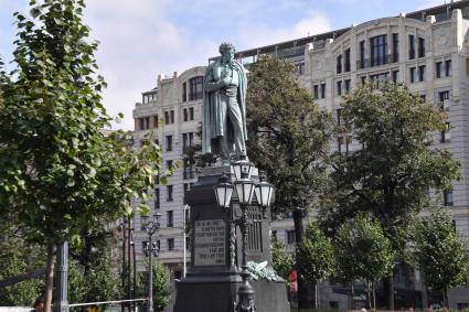 Москва. Отреставрированный памятник А.Пушкину на Пушкинской площади.