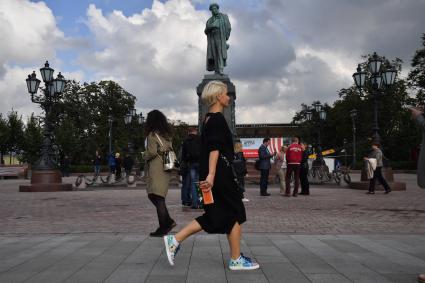 Москва. Отреставрированный памятник А.Пушкину на Пушкинской площади.