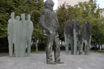 Москва. Памятник поэту Иосифу Бродскому на Новинском бульваре.