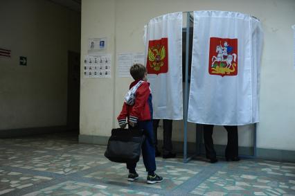 Московская область. Жители города в единый день голосования на избирательном участке # 1789.