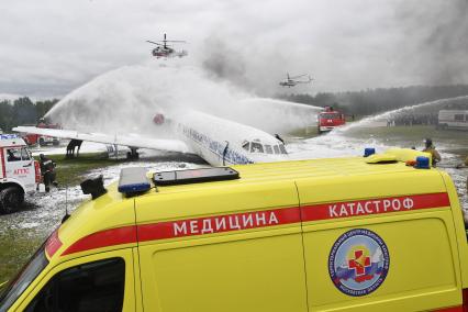 Московская область, Ногинск. Во время демонстрационно-полевых учений по проведению аварийно- спасательных работ на Международном салоне средств обеспечения безопасности `Комплексная безопасность-2017`.