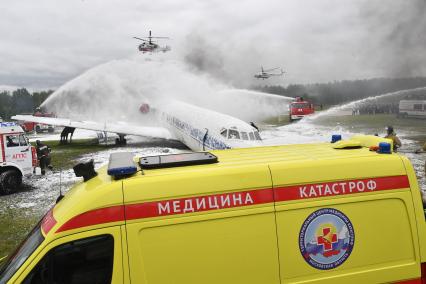 Московская область, Ногинск.   Во время демонстрационно-полевых учений по проведению аварийно- спасательных работ  на Международном салоне средств обеспечения безопасности `Комплексная безопасность-2017`.