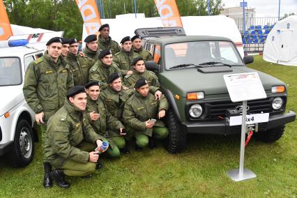 Московская область, Ногинск.  Кубинские сотрудники МВД  на Международном салоне средств обеспечения безопасности `Комплексная безопасность-2017`.