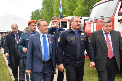 Московская область,Ногинск. Актер Николай Бурляев (слева) и глава МЧС России Владимир Пучков   во время  открытия  Х Международного салона средств обеспечения безопасности `Комплексная безопасность2017`.