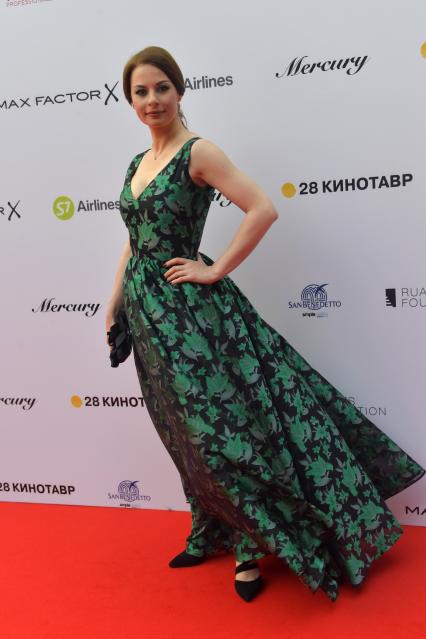 Сочи. Актриса Ирина Лачина на церемонии закрытия XXVIII Открытого Российского кинофестиваля `Кинотавр`.