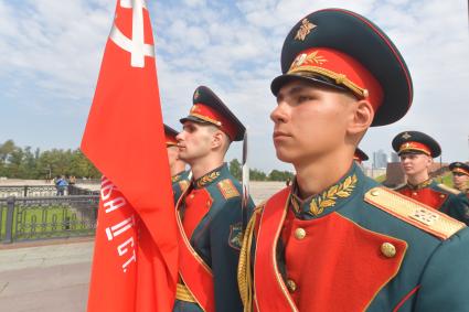 Москва. Военнослужащие 154-го отдельного комендантского Преображенского полка на параде `Побед ` в Музее Победы на Поклонной горе в честь 72-й годовщины окончания Второй Мировой Войны.