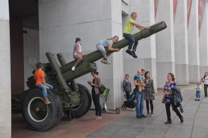 Москва. Парад `Побед`  в Музее Победы на Поклонной горе, приуроченный к 72-й годовщине  окончания Второй мировой войны.