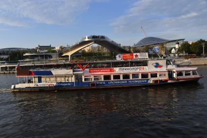 Москва. Вид на парк `Зарядье` и Москворецкую набережную.