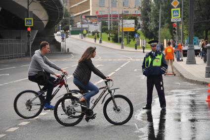 Москва.   Участники  осеннего  Московского Велопарада.