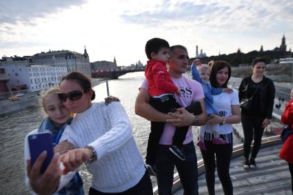 Москва. Посетили на `парящем мосту` в парке `Зарядье`.