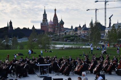 Москва. Концерт в парке `Зарядье`.