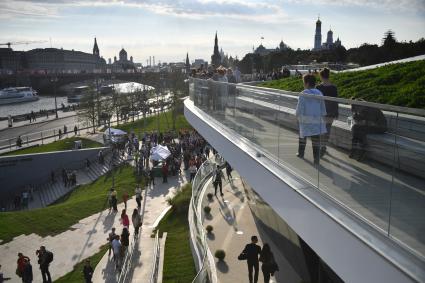 Москва. Природно-ландшафтный парк `Зарядье`.