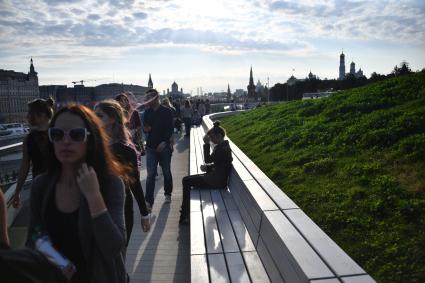 Москва. Природно-ландшафтный парк `Зарядье`.