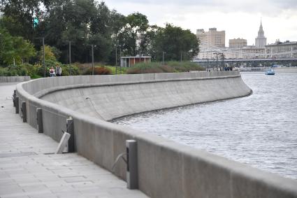 Москва.  Вид на   Крымскую набережную.