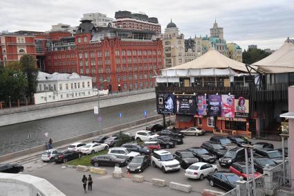 Москва.    Вид на Болотную набережную.