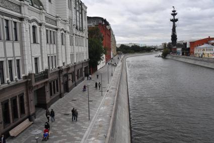 Москва.   Вид на Якиманскую набережную.