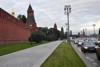 Москва.   Кремлевская   набережная.