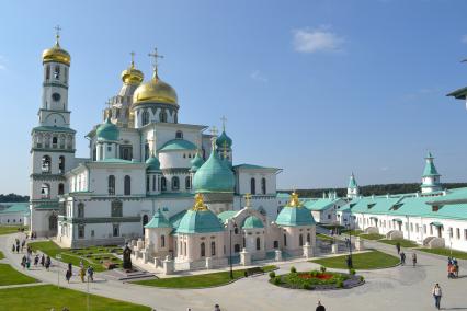 Московская область, Истра.  Вид на Новоиерусалимский монастырь и Воскресенский собор.