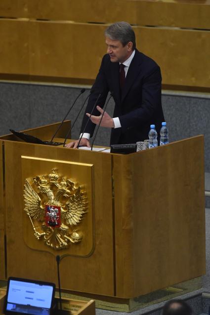 Москва. Министр сельского хозяйства РФ Александр Ткачев во время первого пленарного заседания осенней сессии Госдумы РФ.