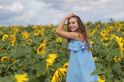 Красноярск. Девушка в  подсолнухах.