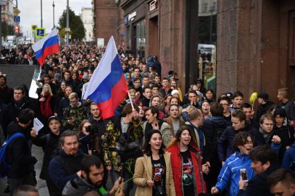 Москва. Участники несанкционированной акции в поддержку Алексея Навального  на Тверской улице.