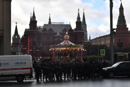 Москва. Сотрудники правоохранительных органов во время несанкционированной акции в поддержку Алексея Навального  на  Манежной площади.