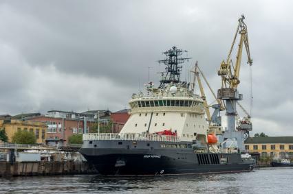 Санкт-Петербург. Ледокол нового поколения  `Илья Муромец` перед выходом в море для  государственных испытаний.