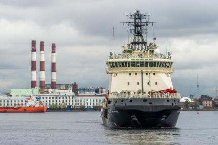 Санкт-Петербург. Ледокол нового поколения  `Илья Муромец` перед выходом в море для  государственных испытаний.