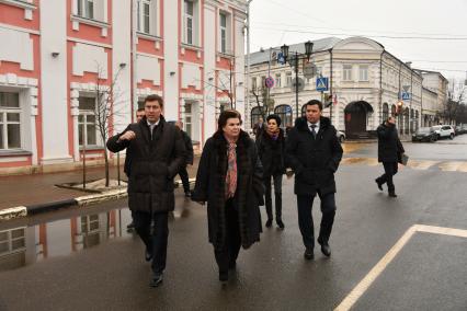 Ярославль. Председатель Правительства Ярославской области Дмитрий Степаненко, депутат Государственной думы России, летчик-космонавт Валентина Терешкова и временно исполняющий обязанности губернатора Ярославской области Дмитрий Миронов.