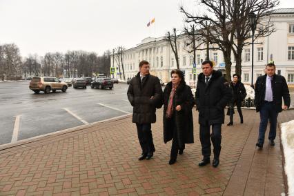 Ярославль. Председатель Правительства Ярославской области Дмитрий Степаненко, депутат Государственной думы России, летчик-космонавт Валентина Терешкова и временно исполняющий обязанности губернатора Ярославской области Дмитрий Миронов.