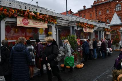 Москва.  Павильон `Белорусские продукты`на ярмарке `Золотая осень`.