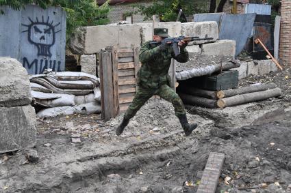 Украина, Донбасс. Ополченцы    на передовой.