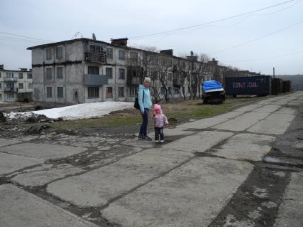 Сахалинская область, остров Итуруп. Жилые дома в селе Горное.