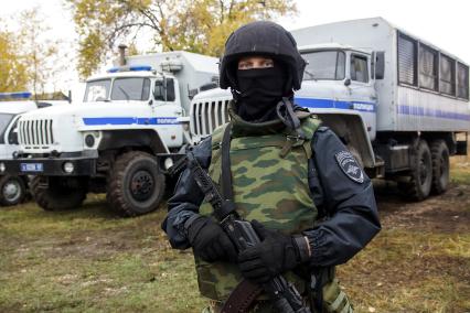 Самара. Бойцы ОМОН отдела Росгвардии совершенствуют профессиональные навыки в полевых условиях.