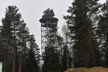 Зеленоград. Территория военной части , где расположен  Зенитно-ракетный комплекс С-400 `Триумф` и  РЛС  `Сопка`   .