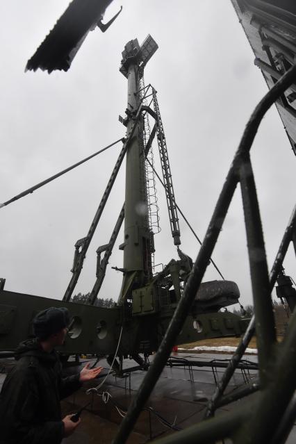 Зеленоград. Зенитно-ракетный комплекс С-400 `Триумф`на боевом дежурстве .