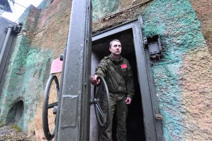 Зеленоград.   Военнослужащий  ПВО  войск Воздушно-космической обороны  на боевом дежурстве .