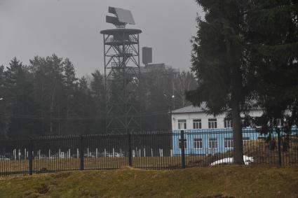 Зеленоград. Территория военной части , где расположен  Зенитно-ракетный комплекс С-400 `Триумф`.