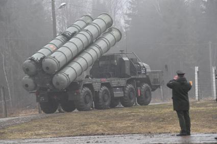 Зеленоград.  Зенитно-ракетный комплекс С-400 `Триумф`на боевом дежурстве .