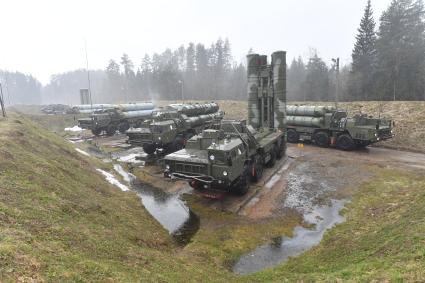 Зеленоград. Зенитно-ракетный комплекс С-400 `Триумф`на боевом дежурстве .