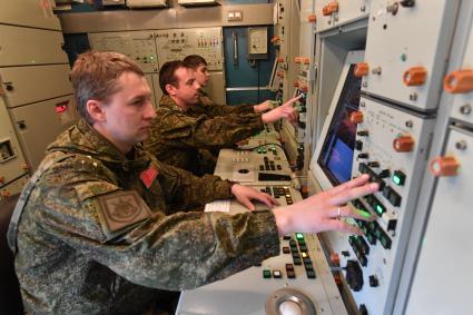 Зеленоград.   Военнослужащие  ПВО  войск Воздушно-космической обороны  на боевом дежурстве .