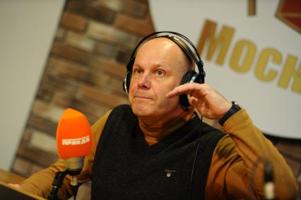 Москва. Музыкант, актер театра и кино , телеведущий Алексей Кортнев на радиостанции `Комсомольская правда`.